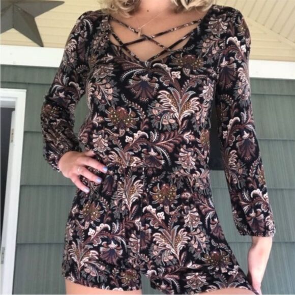 American Eagle Soft & Sexy Womens Size XS Floral Paisley Long Sleeve Romper - Picture 1 of 11